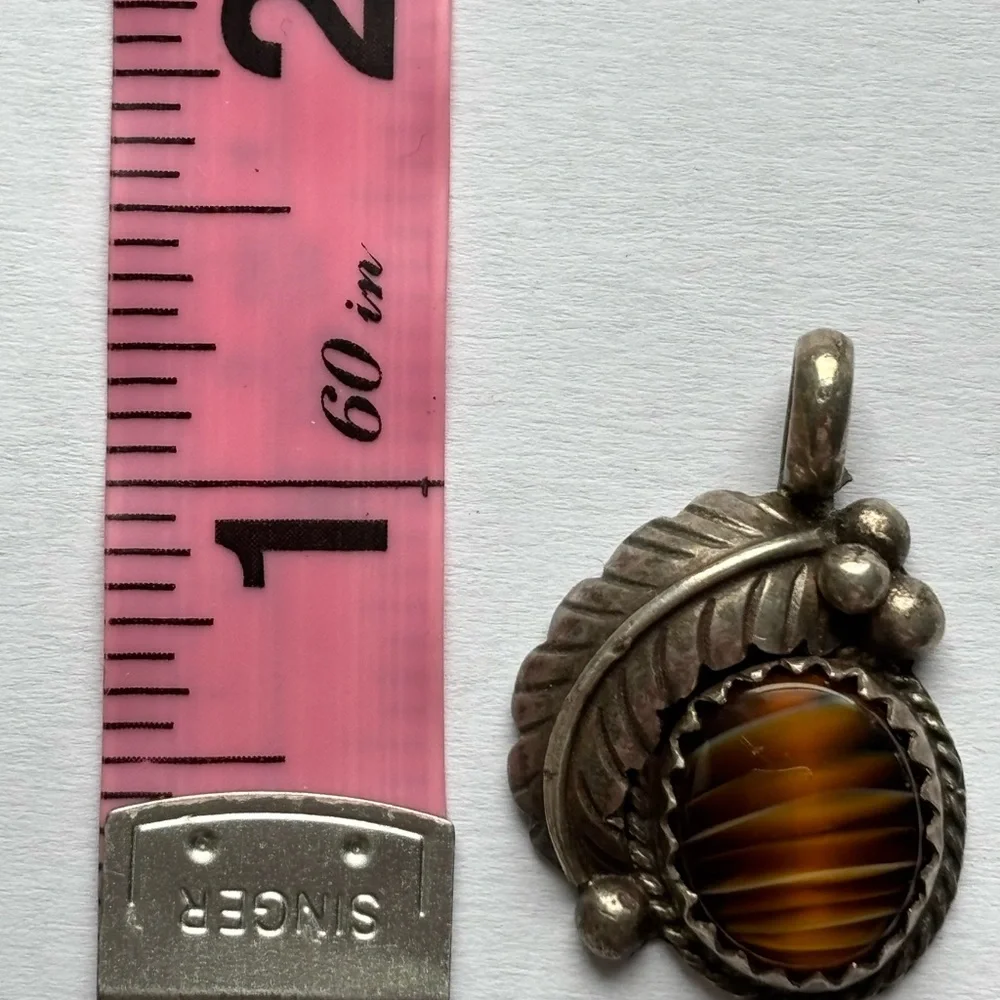 Vintage Navajo 925 Sterling Silver Banded Agate With Feather - Picture 4 of 5
